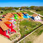 Nyaraló Mexican-themed Homes