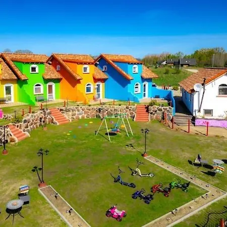 Mexican-themed Homes Nyaraló Debina (Ustka)