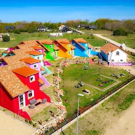 Nyaraló Mexican-themed Homes